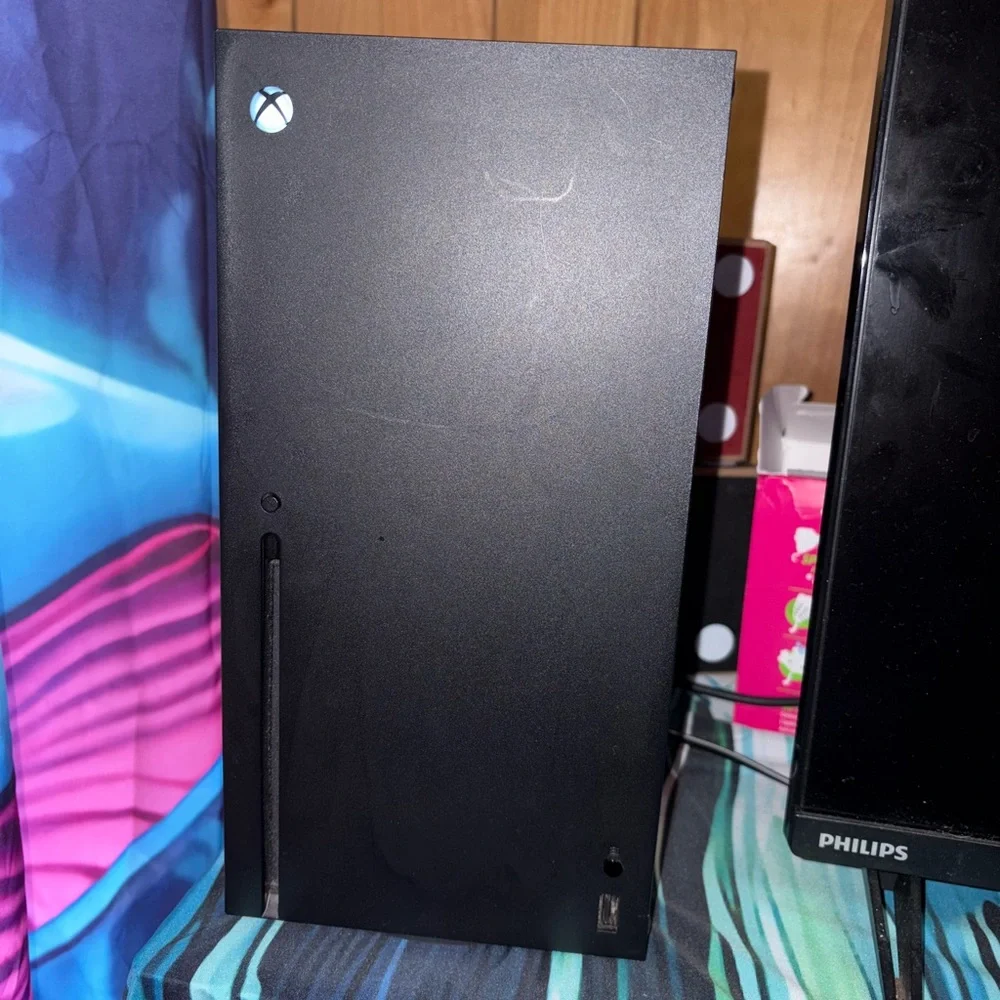 Xbox series x + 2 controllers